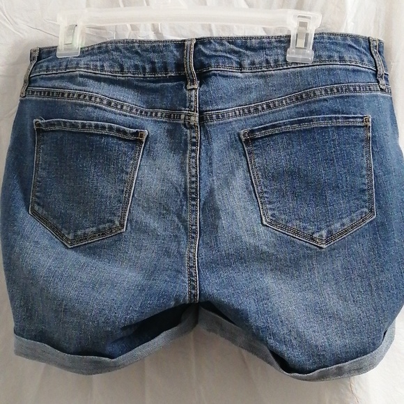 OLD NAVY MATERNITY JEANS SHORTS - Picture 6 of 6